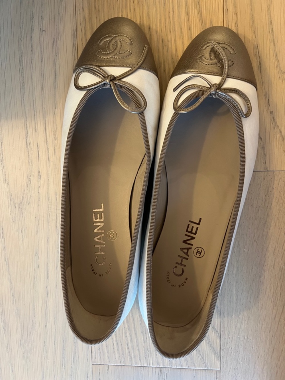 Chanel ballet flats white leather gold cap toe. (EU 38.5/US 8) - Picture 2 of 12